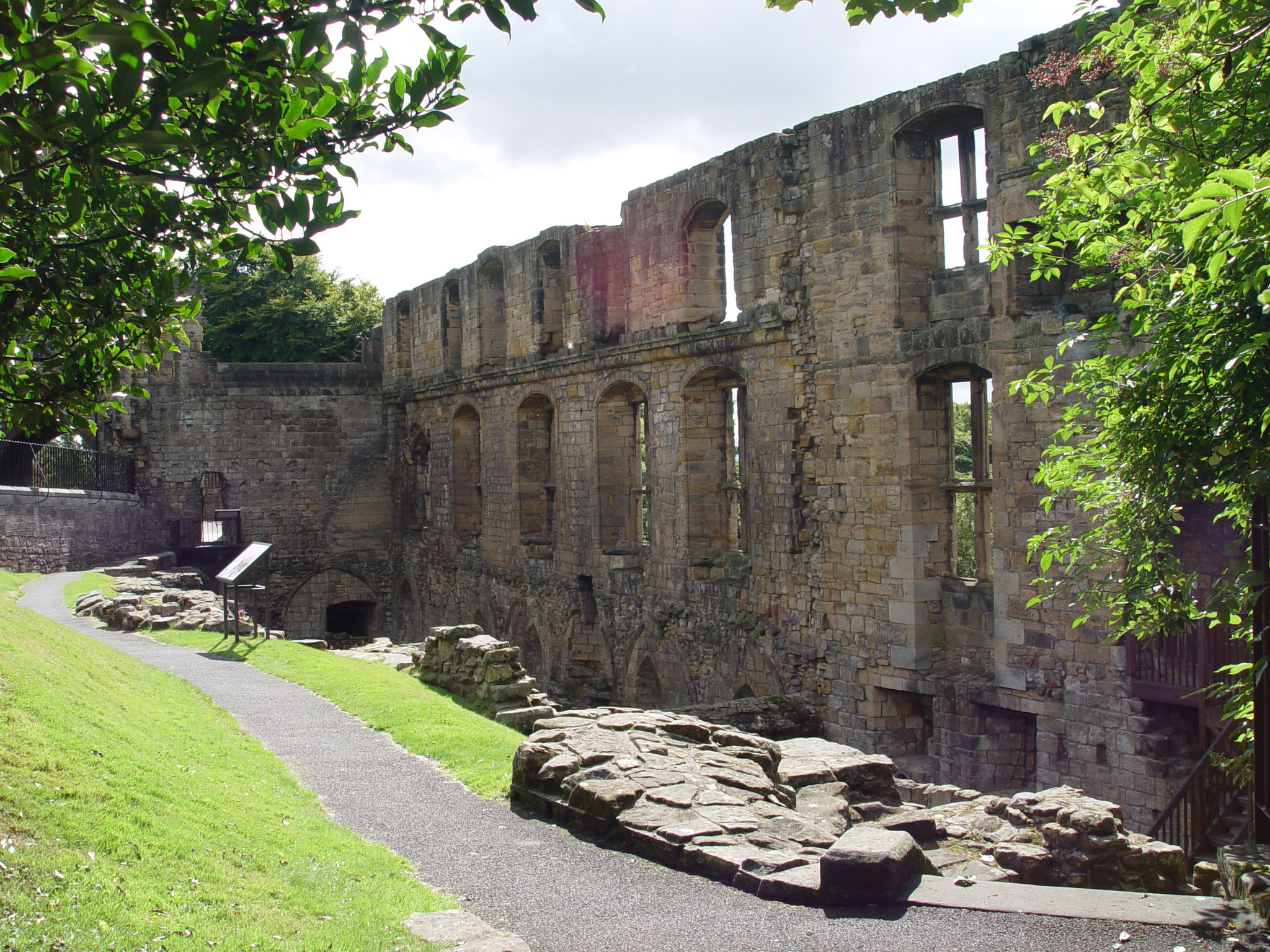 Dunfermline guesthouse-palace block